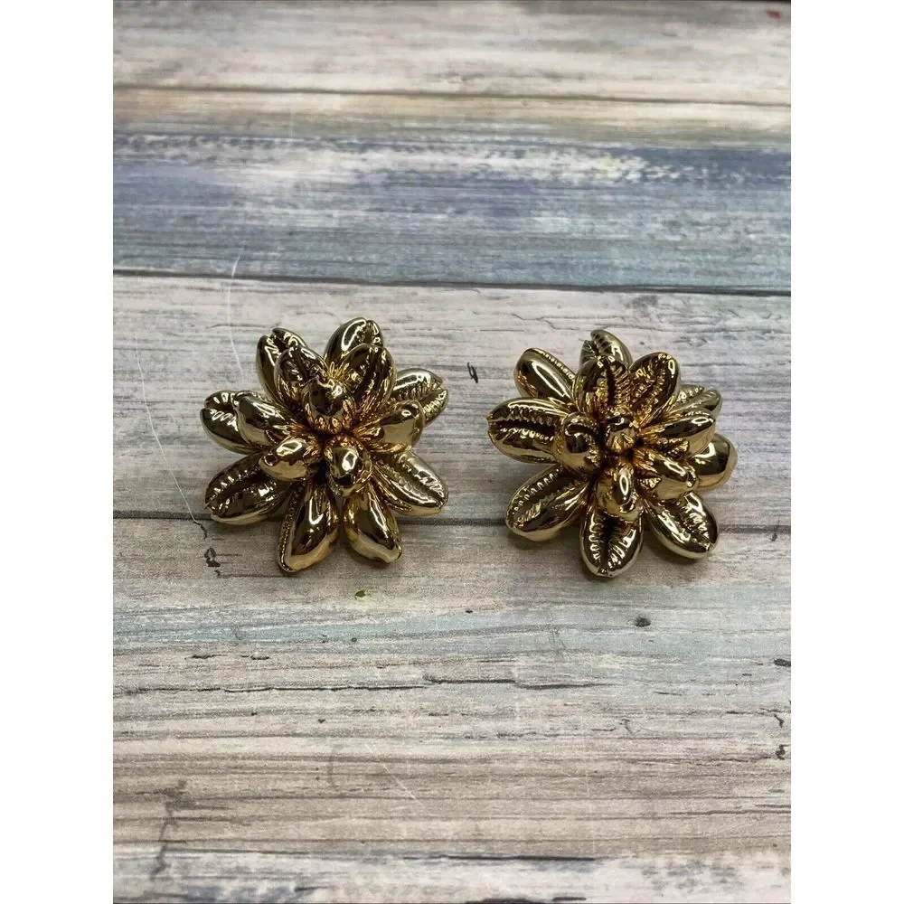 Cluster Sea‎ Shell Earrings Gold Tone Dipped Pierced NWOT Unbranded Flower